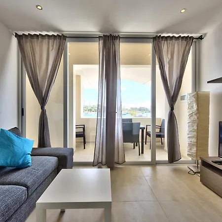 Exceptional Views Seafront 3 Bedroom Sliema