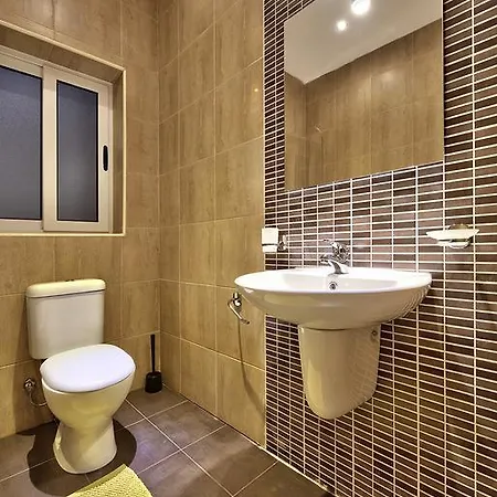 Exceptional Views Seafront 3 Bedroom 아파트 슬리에마