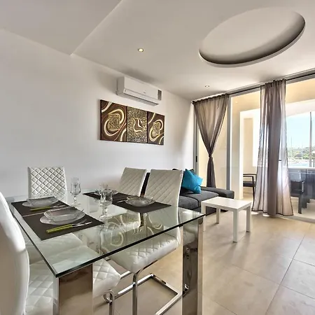 Exceptional Views Seafront 3 Bedroom * Sliema