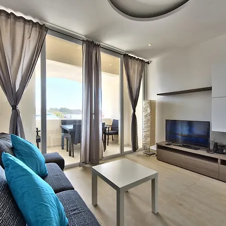 아파트 Exceptional Views Seafront 3 Bedroom *